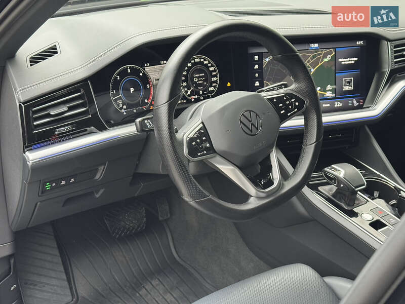 Внедорожник / Кроссовер Volkswagen Touareg 2021 в Киеве