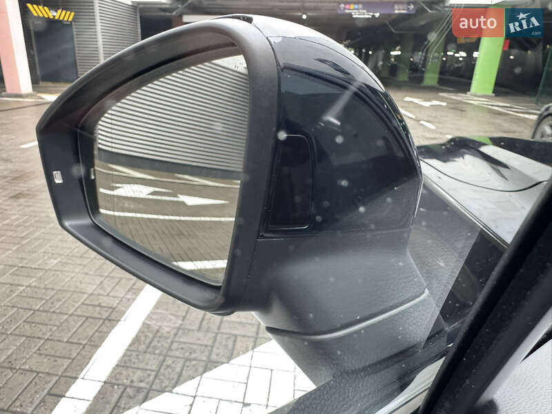 Внедорожник / Кроссовер Volkswagen Touareg 2021 в Киеве