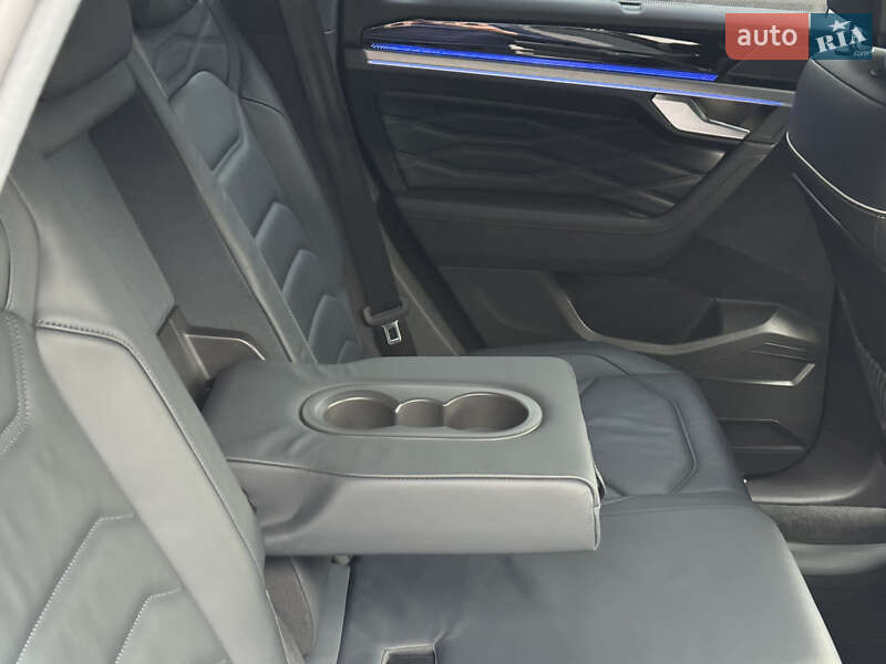 Внедорожник / Кроссовер Volkswagen Touareg 2021 в Киеве