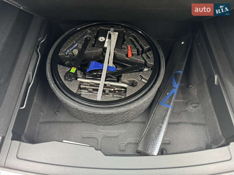 Внедорожник / Кроссовер Volkswagen Touareg 2021 в Киеве