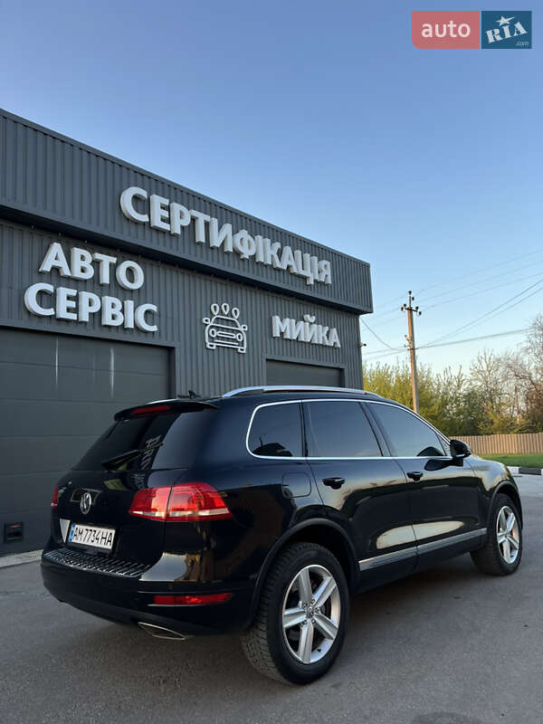 Внедорожник / Кроссовер Volkswagen Touareg 2013 в Бердичеве