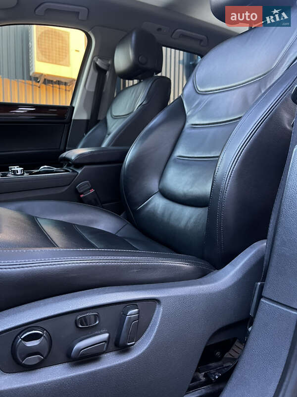 Внедорожник / Кроссовер Volkswagen Touareg 2013 в Бердичеве