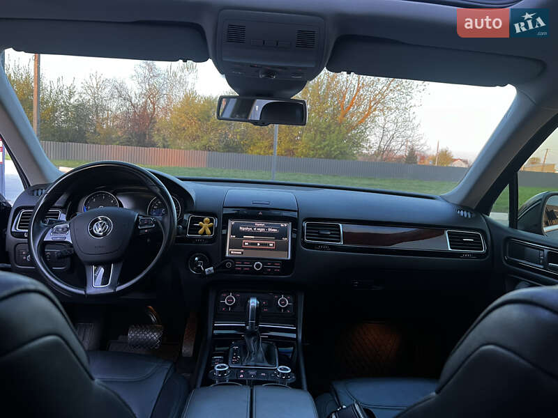 Внедорожник / Кроссовер Volkswagen Touareg 2013 в Бердичеве