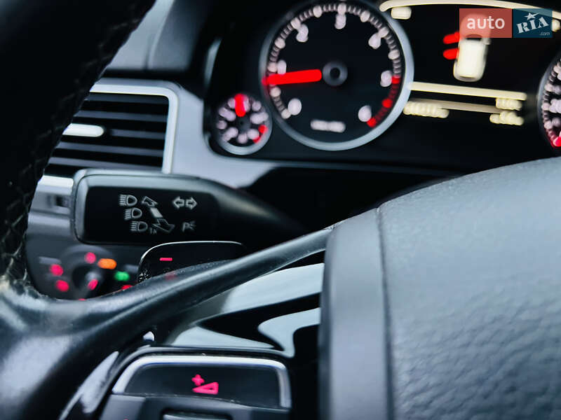 Внедорожник / Кроссовер Volkswagen Touareg 2013 в Одессе