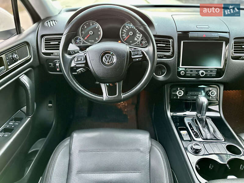Внедорожник / Кроссовер Volkswagen Touareg 2010 в Киеве