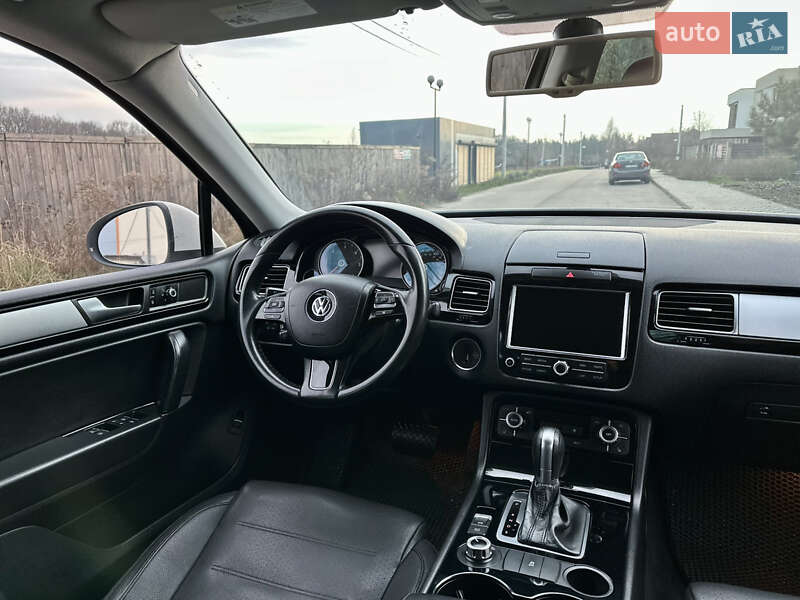 Внедорожник / Кроссовер Volkswagen Touareg 2010 в Киеве