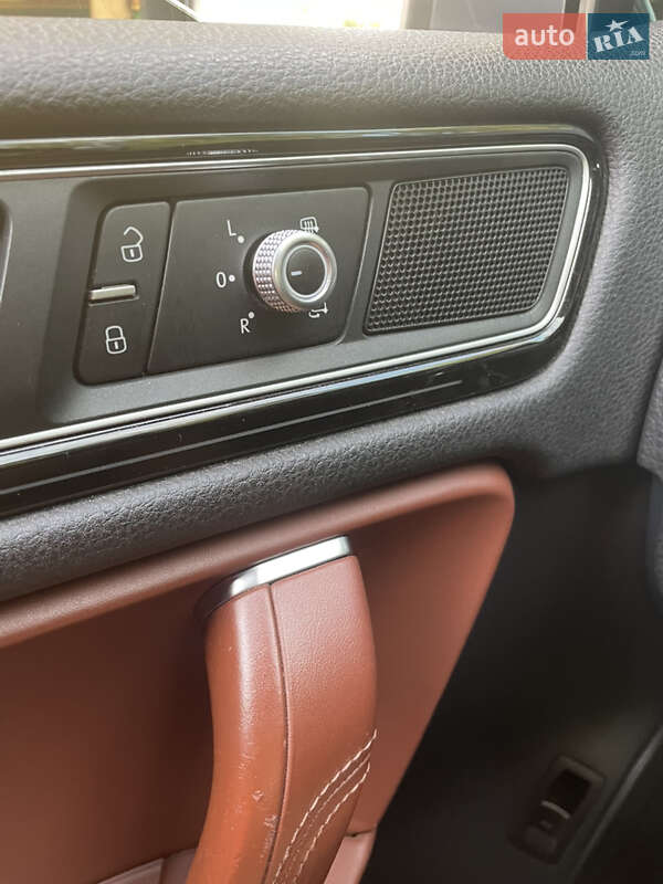 Позашляховик / Кросовер Volkswagen Touareg 2015 в Білій Церкві