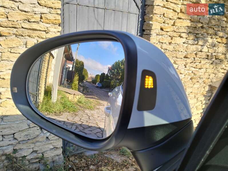 Позашляховик / Кросовер Volkswagen Touareg 2016 в Рівному