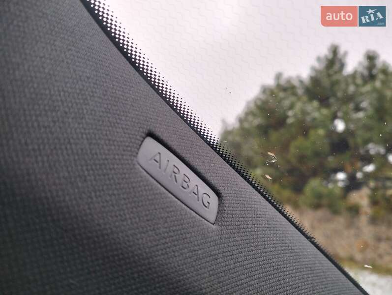 Позашляховик / Кросовер Volkswagen Touareg 2016 в Рівному