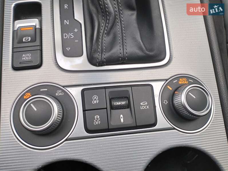 Позашляховик / Кросовер Volkswagen Touareg 2016 в Рівному