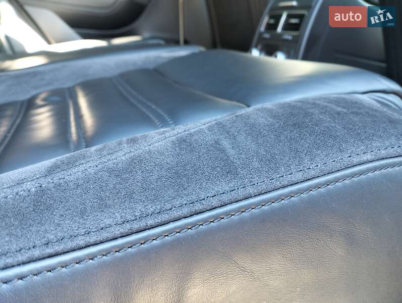 Позашляховик / Кросовер Volkswagen Touareg 2016 в Рівному