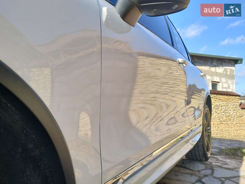 Позашляховик / Кросовер Volkswagen Touareg 2016 в Рівному