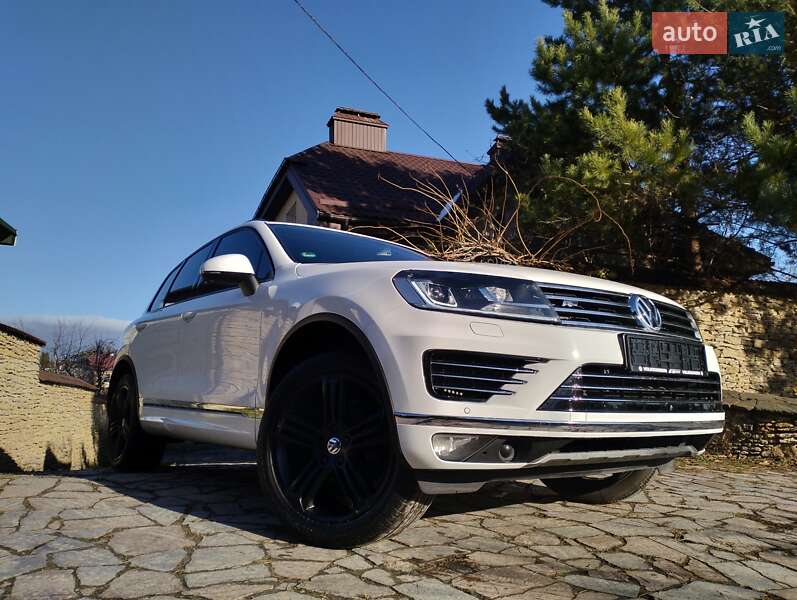 Позашляховик / Кросовер Volkswagen Touareg 2016 в Рівному