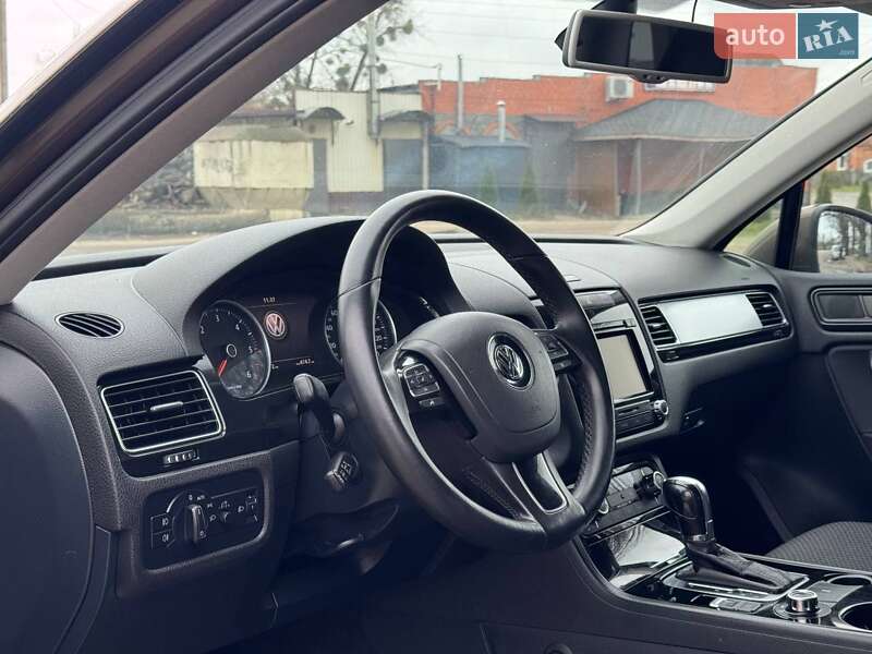 Внедорожник / Кроссовер Volkswagen Touareg 2012 в Ахтырке