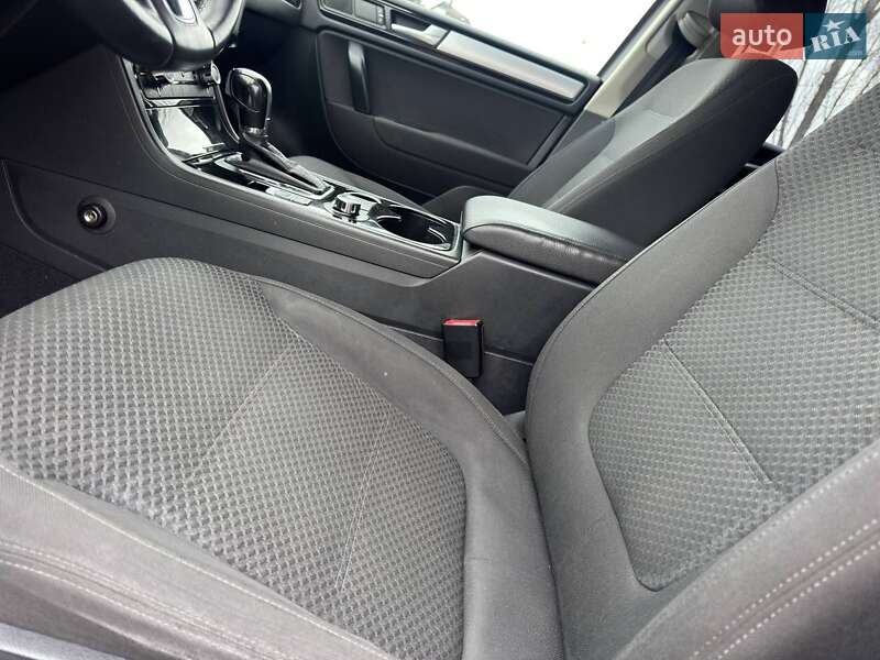 Внедорожник / Кроссовер Volkswagen Touareg 2012 в Ахтырке