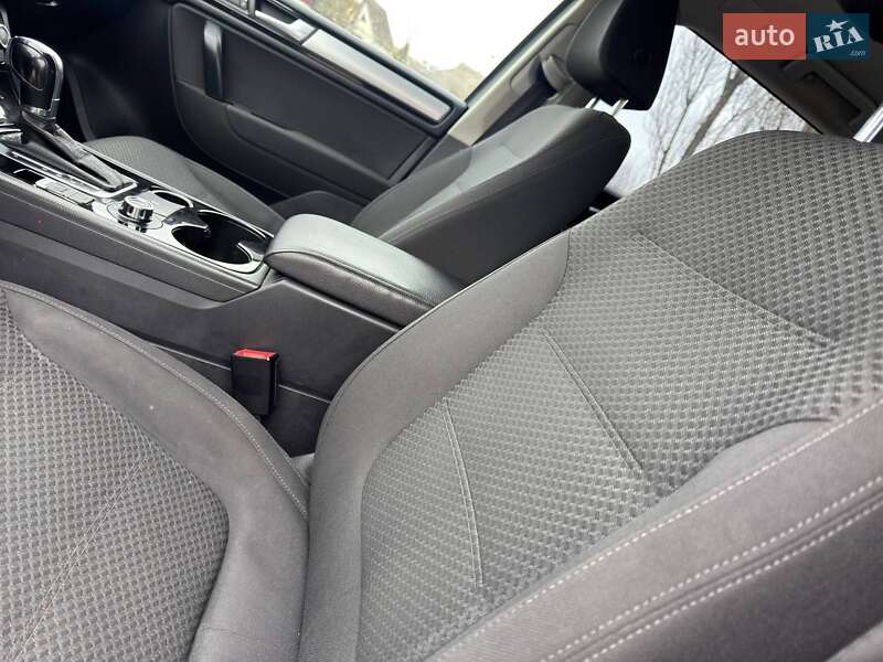 Внедорожник / Кроссовер Volkswagen Touareg 2012 в Ахтырке