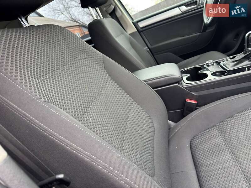 Внедорожник / Кроссовер Volkswagen Touareg 2012 в Ахтырке