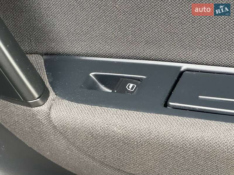 Внедорожник / Кроссовер Volkswagen Touareg 2012 в Ахтырке