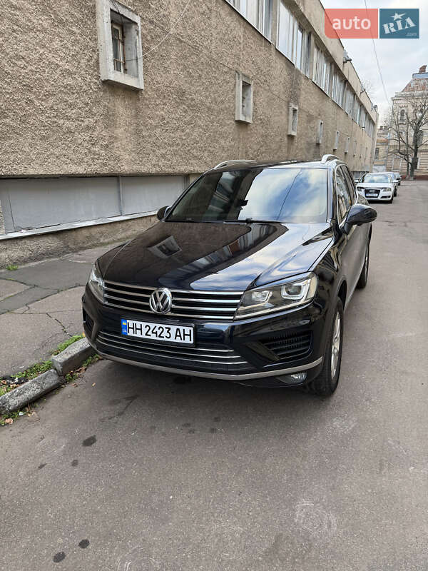 Внедорожник / Кроссовер Volkswagen Touareg 2017 в Одессе