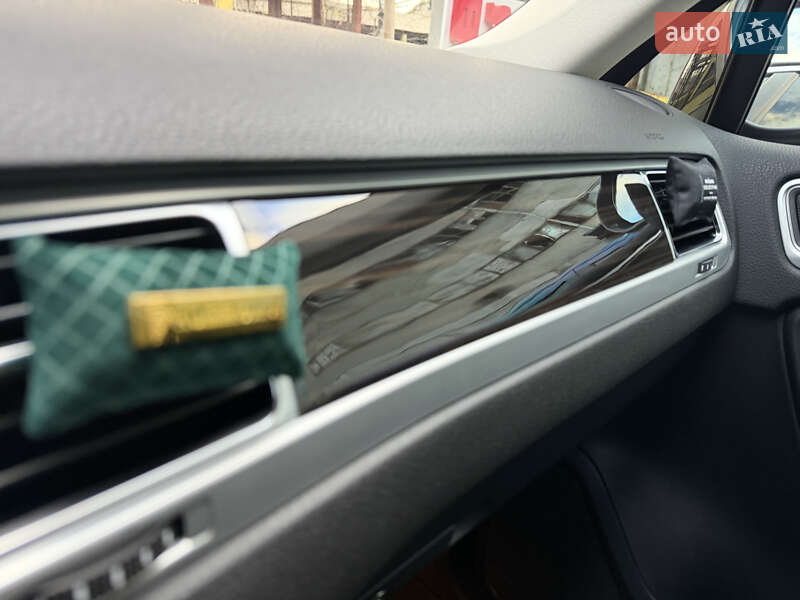 Внедорожник / Кроссовер Volkswagen Touareg 2017 в Одессе