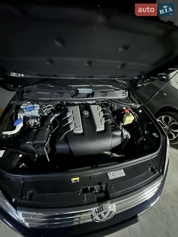 Внедорожник / Кроссовер Volkswagen Touareg 2017 в Одессе