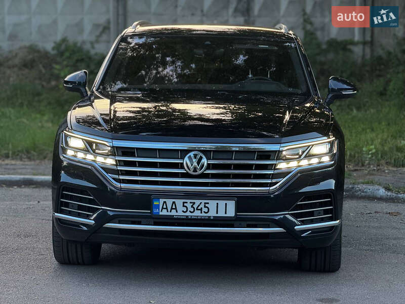 Позашляховик / Кросовер Volkswagen Touareg 2018 в Києві
