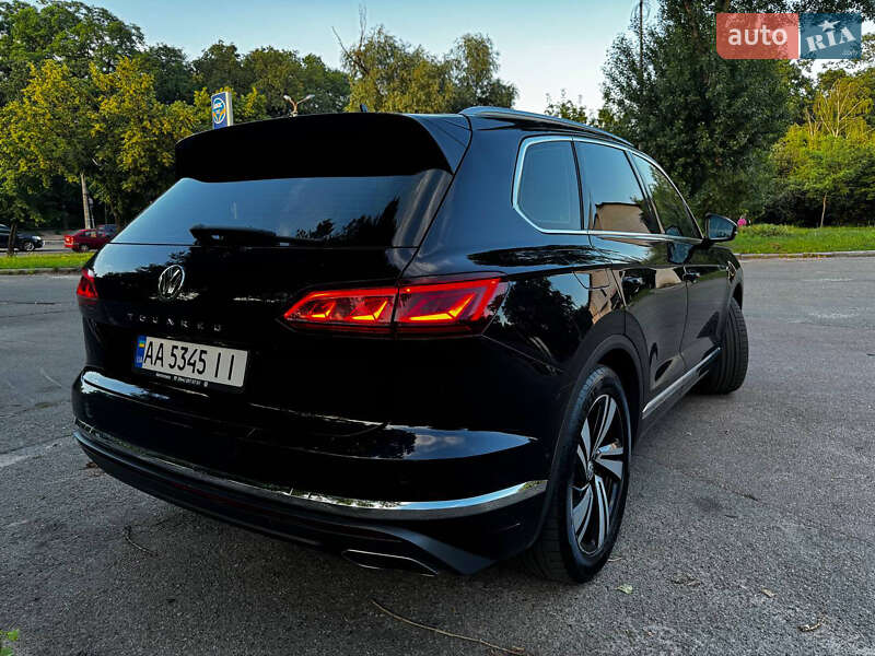 Позашляховик / Кросовер Volkswagen Touareg 2018 в Києві