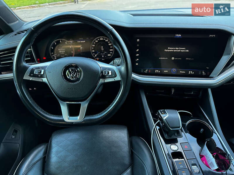 Позашляховик / Кросовер Volkswagen Touareg 2018 в Києві