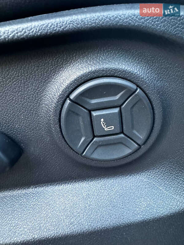 Позашляховик / Кросовер Volkswagen Touareg 2018 в Києві