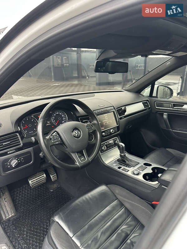 Внедорожник / Кроссовер Volkswagen Touareg 2015 в Киеве