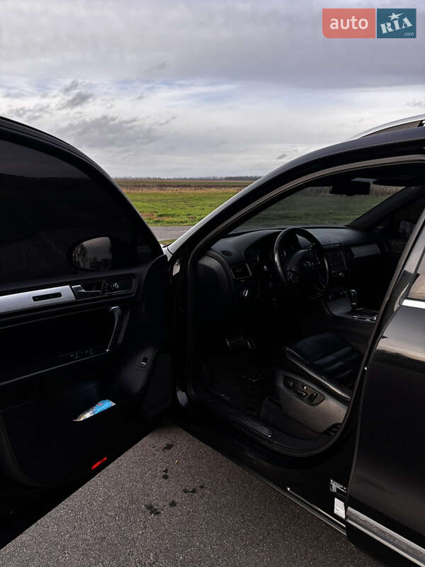 Внедорожник / Кроссовер Volkswagen Touareg 2011 в Шполе