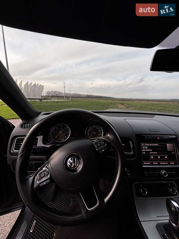 Внедорожник / Кроссовер Volkswagen Touareg 2011 в Шполе