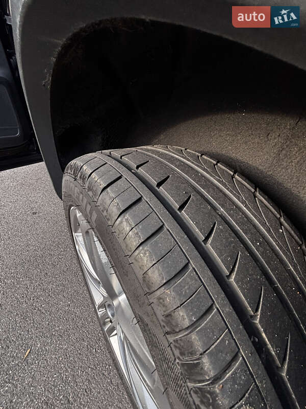 Внедорожник / Кроссовер Volkswagen Touareg 2011 в Шполе