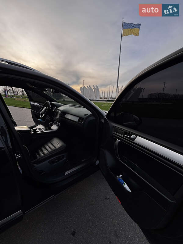 Внедорожник / Кроссовер Volkswagen Touareg 2011 в Шполе