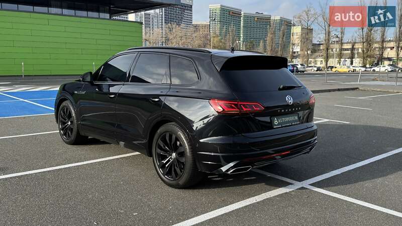 Внедорожник / Кроссовер Volkswagen Touareg 2019 в Киеве