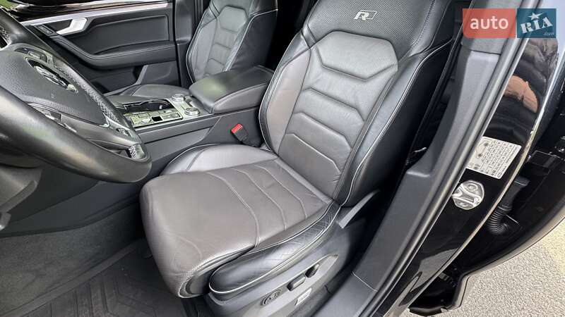 Внедорожник / Кроссовер Volkswagen Touareg 2019 в Киеве