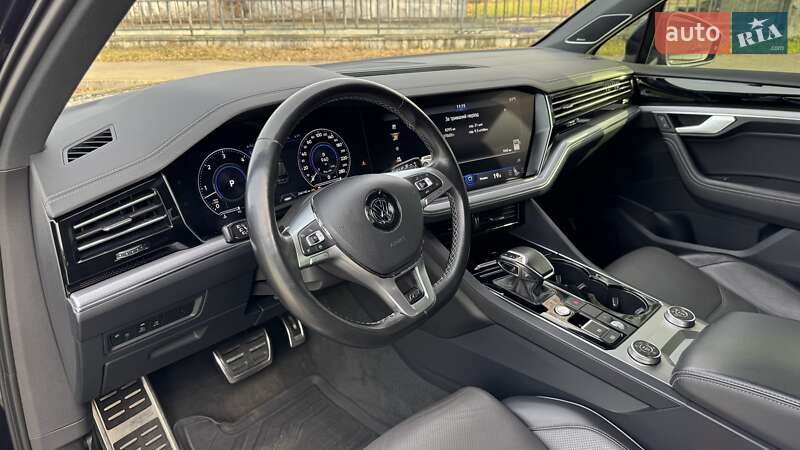 Внедорожник / Кроссовер Volkswagen Touareg 2019 в Киеве