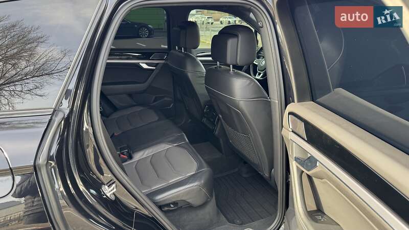 Внедорожник / Кроссовер Volkswagen Touareg 2019 в Киеве