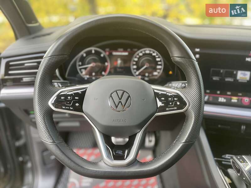 Внедорожник / Кроссовер Volkswagen Touareg 2022 в Киеве