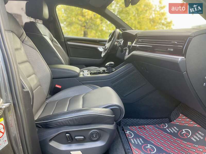 Внедорожник / Кроссовер Volkswagen Touareg 2022 в Киеве