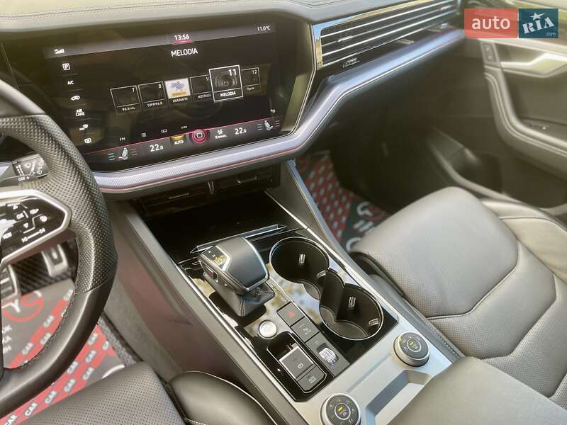 Внедорожник / Кроссовер Volkswagen Touareg 2022 в Киеве