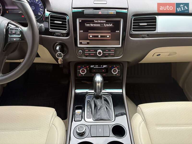 Внедорожник / Кроссовер Volkswagen Touareg 2010 в Староконстантинове