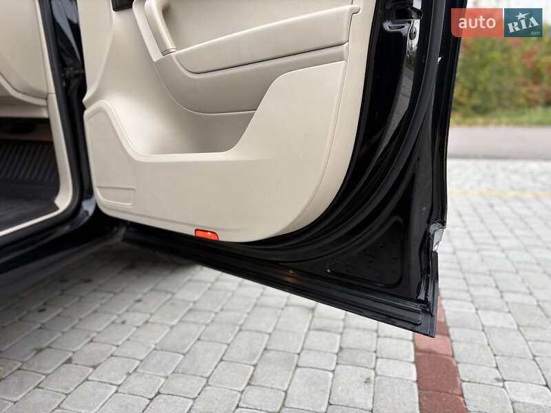 Внедорожник / Кроссовер Volkswagen Touareg 2010 в Староконстантинове