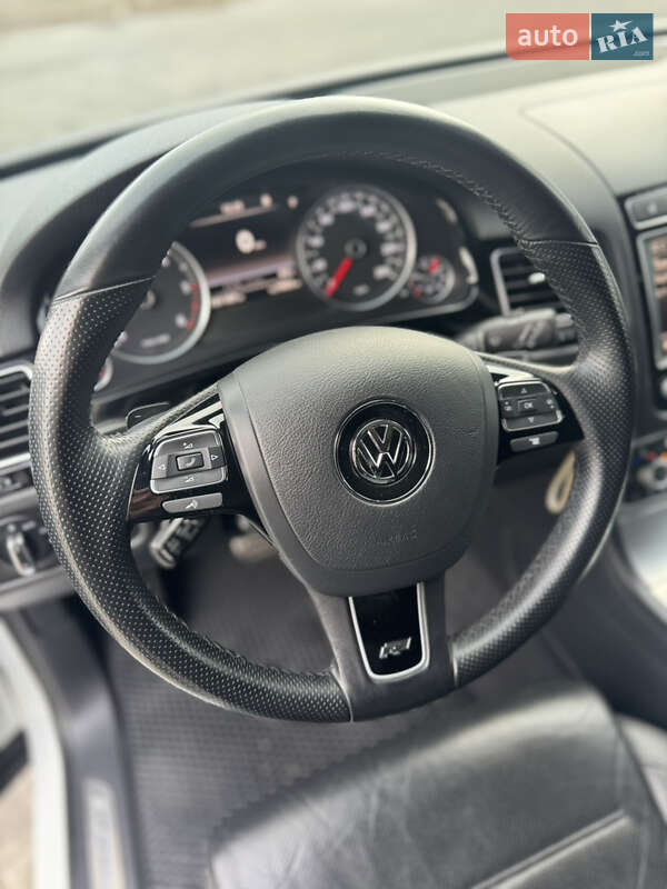 Внедорожник / Кроссовер Volkswagen Touareg 2016 в Хмельницком