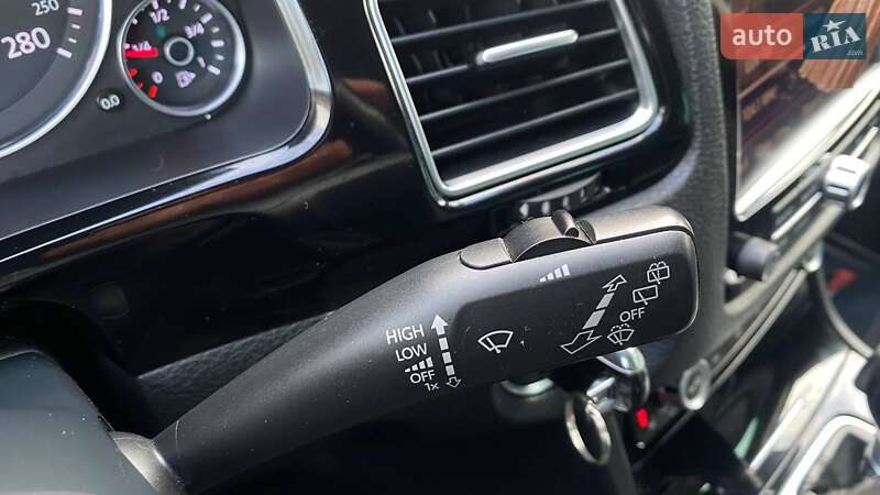 Внедорожник / Кроссовер Volkswagen Touareg 2013 в Виннице