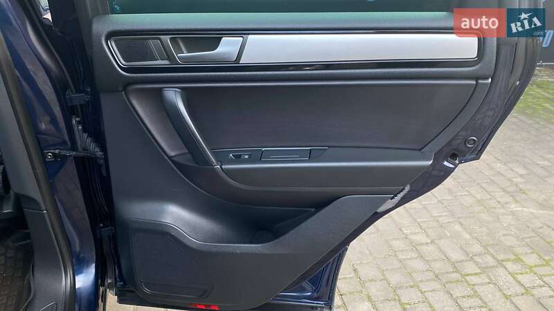 Внедорожник / Кроссовер Volkswagen Touareg 2013 в Виннице
