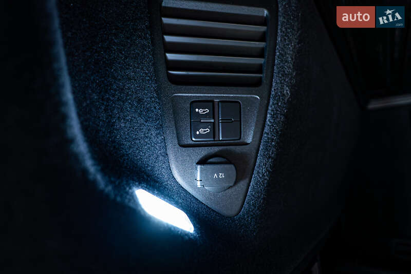 Позашляховик / Кросовер Volkswagen Touareg 2022 в Києві