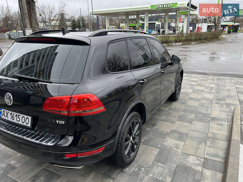 Внедорожник / Кроссовер Volkswagen Touareg 2011 в Харькове