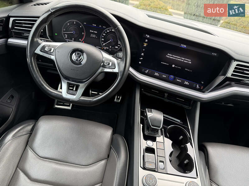 Внедорожник / Кроссовер Volkswagen Touareg 2018 в Днепре