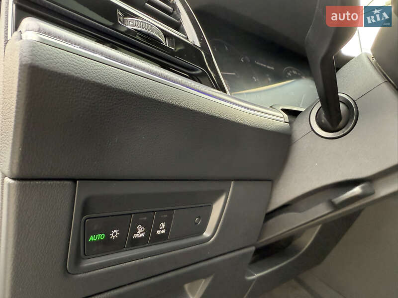 Внедорожник / Кроссовер Volkswagen Touareg 2018 в Днепре